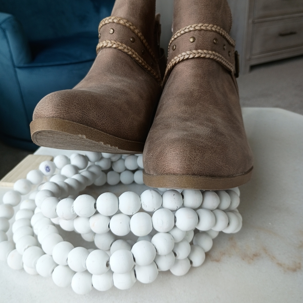 Jellypop Western Style  Ankle Booties With Braided Strap Size Light Brown 9 Medi